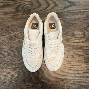 Gold/white vejas